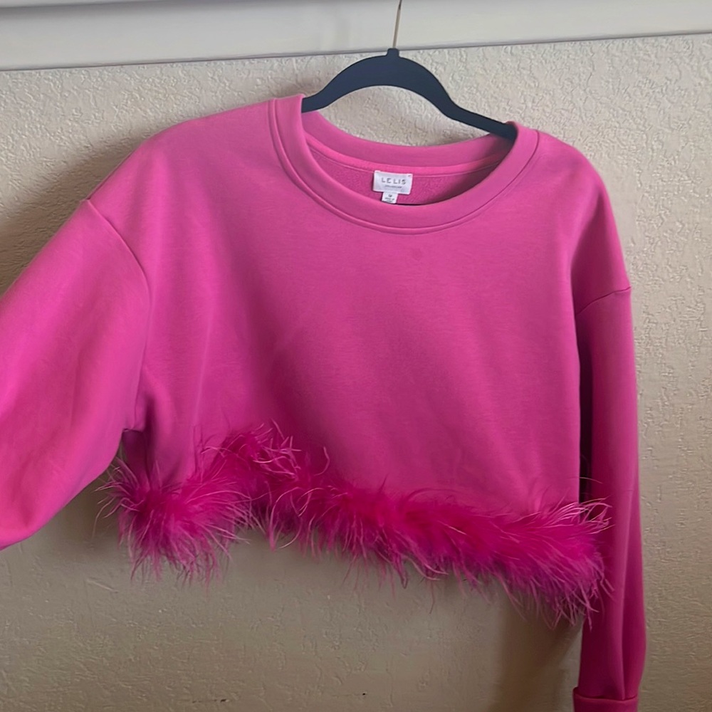 Pink crew neck with feathers